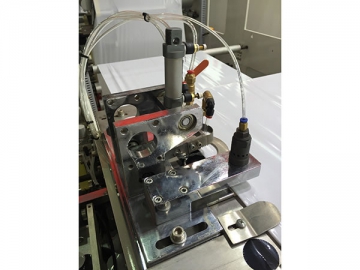 <span class=new-btn>CW-1000PG OR Automatic Bags on Roll Making Machine (Bags with Ribbon) </span>