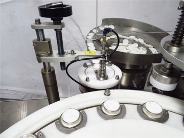 Cream Filling, Sealing and Capping Machine