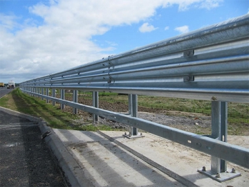 Thrie Beam Guardrail