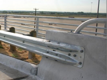Guardrail Terminal End