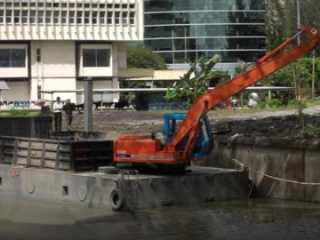 Backhoe Dredger